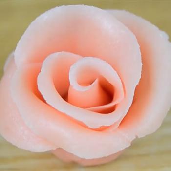 Réaliser des roses en pâte d'amande